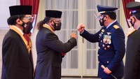 Kini Mantan Pejuang Timor-Timur tersebut menerima penghargaan Bintang Jasa Utama dari Presiden Joko Widodo, Kamis (12/8/2021). Muchlis Jr/Biro Pers Setpres  