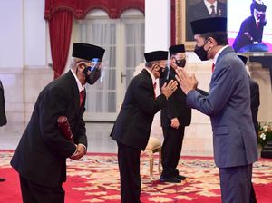 Jokowi Anugerahi 335 Tokoh Bintang Mahaputera-Bintang Jasa