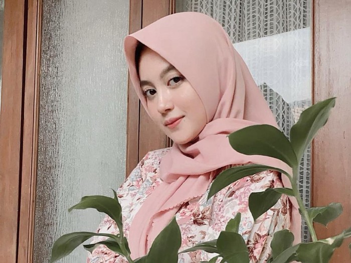 Kisah Nabilah Ayu yang memutuskan berhijab.