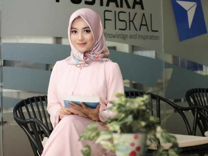 Kisah Nabilah Ayu yang memutuskan berhijab. Kisah Nabilah Ayu yang memutuskan berhijab.