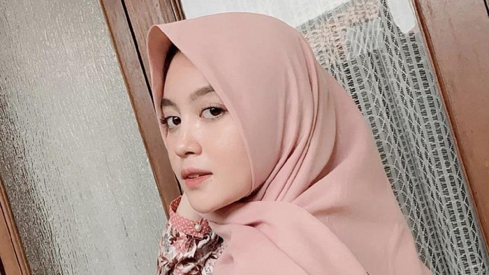 Kisah Nabilah Ayu yang memutuskan berhijab.