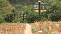 Inilah Lembah Tangga 100 yang berlokasi di Jalan Itar Siliwangi, Kelurahan Cisurupan, Kecamatan Cibiru, Kota Bandung. Dahulu, tempat ini adalah bekas perkebunan yang dipenuhi semak belukar. 