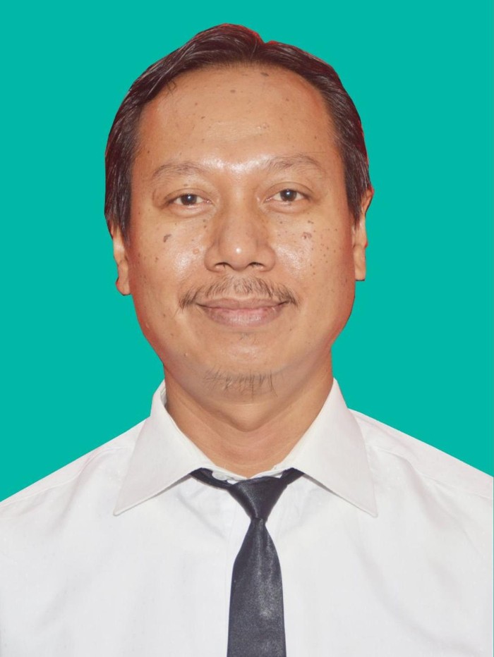 lmarhum Soehendro, SKM MKes. Soehendro menerima Tanda Kehormatan Bintang Jasa Nararya atas kontribusinya menanggulangi pandemi COVID-19