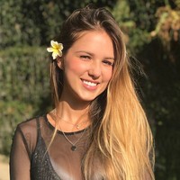 Di balik wajah manis, gemar melakukan pemotretan layaknya selebgram pada umumnya, tidak disangka wanita ini memiliki sisi gelap yang baru terungkap. Selebgram bernama Lorraine Cutier Bauer Romeiro itu ternyata menjalani kehidupan lain sebagai pengedar narkoba. Foto: Instagram