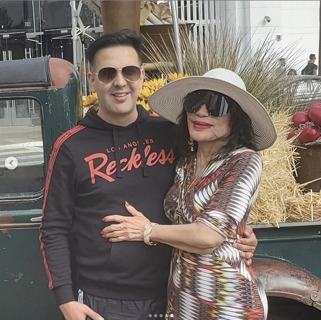 Seperti dikutip dari Newsweek, Lyn May bisa mencetak sejarah dengan menorehkan namanya di Guinness World Record jika kehamilannya bisa terus dipertahankan hingga melahirkan. Pada 2006, Maria del Carmen Bousada de Lara menjadi wanita tertua di dunia yang melahirkan. Bousada melahirkan bayi laki-laki kembar di usia 66 tahun 358 hari. Foto: Dok. Instagram @ lyn_may_