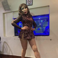 Aktris dengan nama asli Liliana Mendiola Mayans itu pernah mengungkapkan dalam sebuah wawancara dia harus melakukan beberapakali operasi plastik setelah wajahnya mengalami pembengkakan akibat baby oil yang dioleskannya ke mukanya tersebut. Baby oil tersebut didapatkannya dari seorang wanita yang mengatakan minyak tersebut dapat membuatnya tampak awet muda. Foto: Dok. Instagram @ lyn_may_