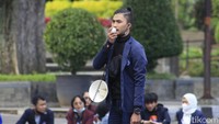 Peserta aksi juga curhat mengenai kondisi pembelajaran jarak jauh (PJJ) yang selama kurang lebih satu tahun dilaksanakan. Mahasiswa menilai PJJ tak membangun karakter pelajar.