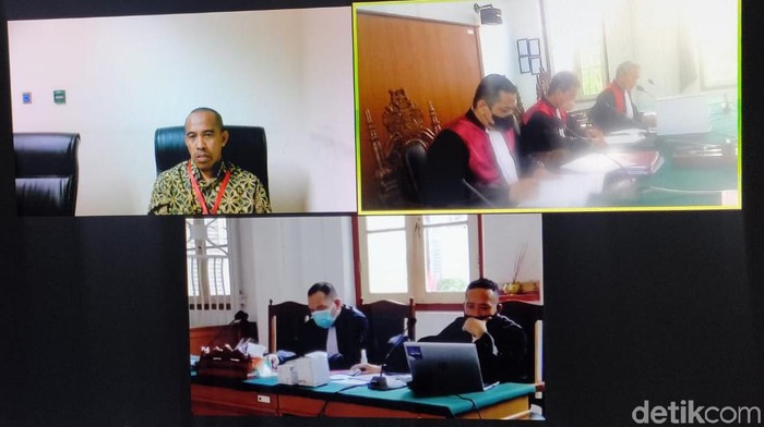 Majelis hakim menolak eksepsi eks Sekdis PUTR Sulsel Edy Rahmat di kasus suap Nurdin Abdullah. (Hermawan/detikcom)