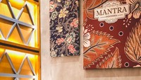 Di sebuah restoran Manado bernama Mantra, Marshanda tampak cantik berpose. Ia menikmati beragam makanan khas Manado, ada ikan bakar yang lezat. Foto: Instagram @marshanda99