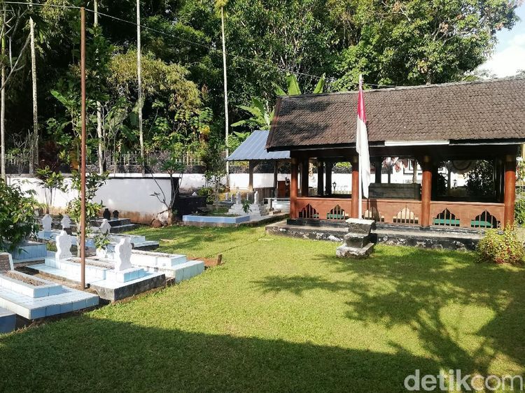 Menengok Makam Pahlawan Nasional Aceh Cut Nyak Dien