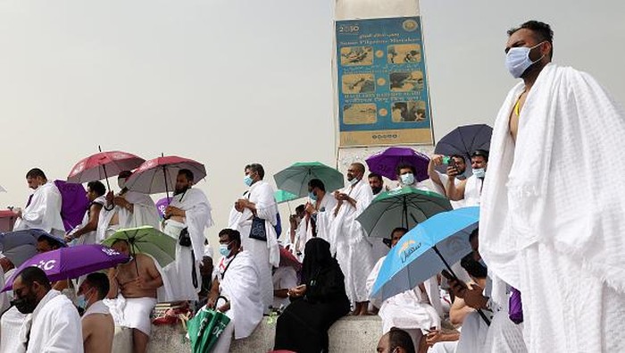 Saat ini pemerintah Arab Saudi telah membuka kembali untuk umroh dan haji di jamaah negara internasional. Tetapi tidak semua negara bisa masuk karena alasan tertentu dan jenis vaksin yang tidak diakui oleh Saudi Arabia. Lalu bagaimana nasib  para jamaah umroh dan haji Indonesia?