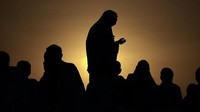 Kendati demikian, jemaah Indonesia masih belum diizinkan untuk masuk ke Arab Saudi. Salah satunya adalah Arab Saudi tidak mengakui vaksin Sinovac dan Sinopharm China. MOHAMMED AL-SHAIKH/AFP via Getty Images.