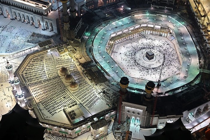 Saat ini pemerintah Arab Saudi telah membuka kembali untuk umroh dan haji di jamaah negara internasional. Tetapi tidak semua negara bisa masuk karena alasan tertentu dan jenis vaksin yang tidak diakui oleh Saudi Arabia. Lalu bagaimana nasib  para jamaah umroh dan haji Indonesia?
