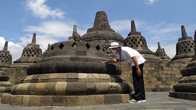 Merapi Erupsi, Candi Borobudur Diguyur Hujan Abu