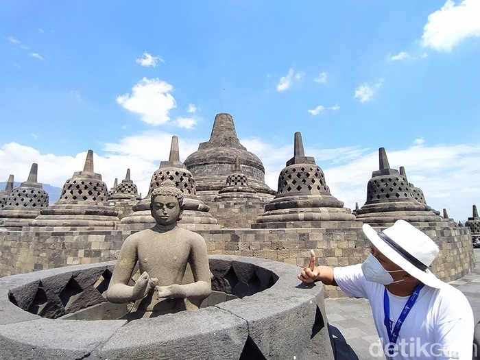 Sebaran hujan abu yang mengguyur wilayah Kabupaten Magelang, Jawa Tengah, sampai mengenai bebatuan Candi Mendut, Pawon dan Candi Borobudur. Untuk di Candi Borobudur ketebalan abu sangat tipis sehingga penghitungan didapatkan 4,7 gram per meter persegi.