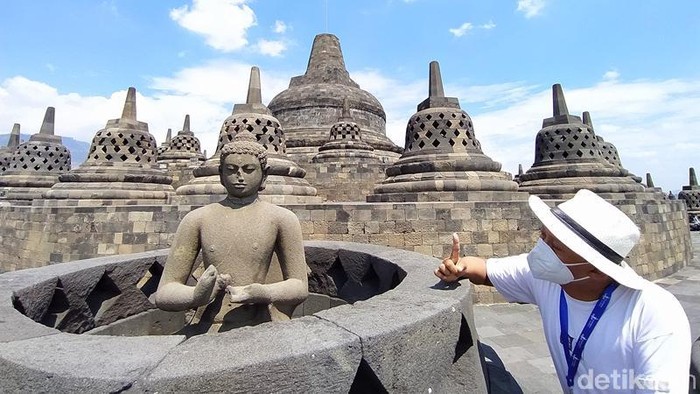 Sebaran hujan abu yang mengguyur wilayah Kabupaten Magelang, Jawa Tengah, sampai mengenai bebatuan Candi Mendut, Pawon dan Candi Borobudur. Untuk di Candi Borobudur ketebalan abu sangat tipis sehingga penghitungan didapatkan 4,7 gram per meter persegi.