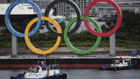Sejumlah ornamen Olimpiade pun dicopot usai acara berakhir, salah satunya logo cincin raksasa.  