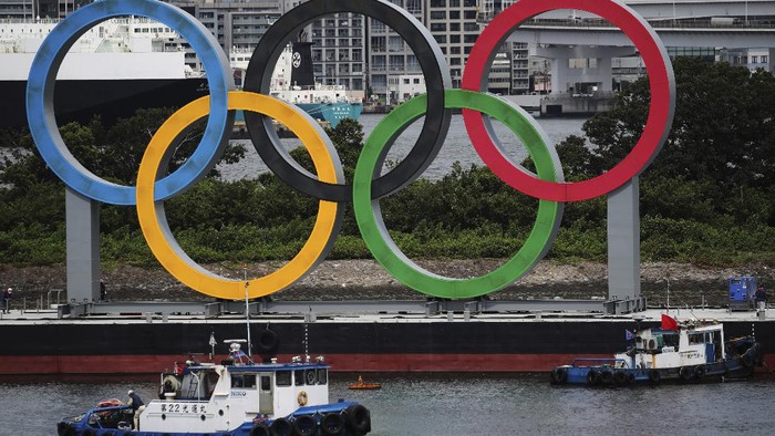 The Olympic rings floating in the water, is removed after the 2020 Summer Olympics ended on Aug. 8, in Tokyo, Wednesday, Aug. 11, 2021.  (Kyodo News via AP)