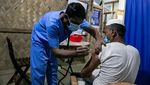 Pengungsi Rohingnya di Bangladesh Mulai Mendapatkan Vaksin COVID-19