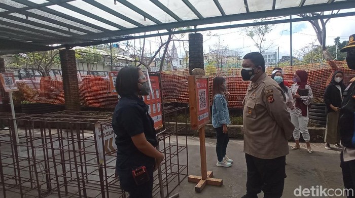 Polisi sidak mall di Bandung