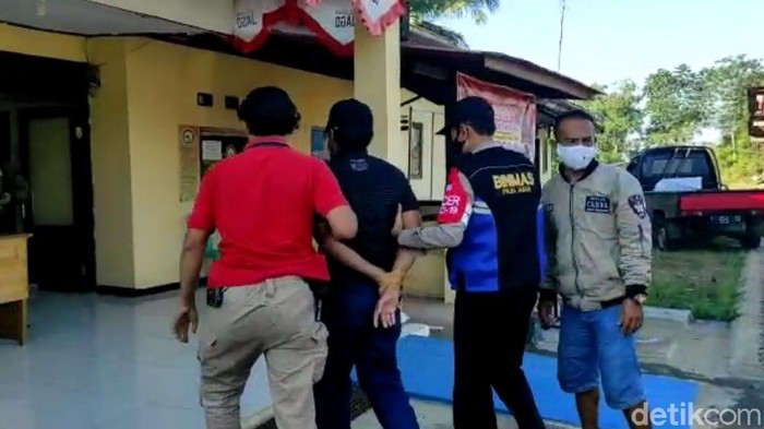 Polsi Tangkap Pria yang Tusuk Kekasih Gelap di Cianjur