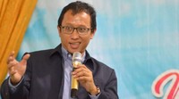 Tak hanya tokoh politik, Presiden Joko Widodo juga menganugerahkan gelar Bintang Jasa kepada ratusan tenaga medis dan tenaga kesehatan yang gugur dalam menangani COVID-19. Salah satunya Almarhum Dr. dr. Adnan Ibrahim, Sp.PD. Dok.Kagama/alfatihmakassar  