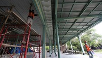 Tutupnya pura imbas PPKM langsung dimanfaatkan untuk renovasi.