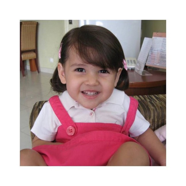 Nama Sandrinna Michelle berhasil masuk ke dalam salah satu nominasi wajah tercantik dunia versi TC Candler. TC Candler sendiri merupakan blog yang rutin mengumumkan selebriti tercantik dan terganteng dunia di setiap tahunnya. Siapa sangka bahwa tak hanya cantik, saat kecil Sandrinna juga memiliki wajah yang imut. Foto: Instagram/@sandrinna_11