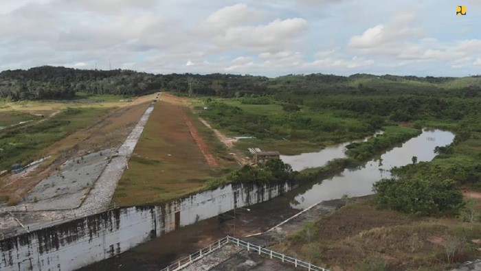 Terkini! Penampakan Bendungan Marangkayu di Kutai Kementerian PUPR telah merampungkan pembangunan Bendungan Marangkayu di Kalimantan Timur. Ini foto-foto terkininya!