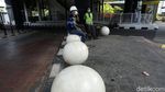 Trotoar CSW Blok M Dipercantik dengan Bollard