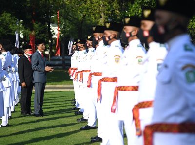 Momen Jokowi Kukuhkan 68 Paskibraka di Istana