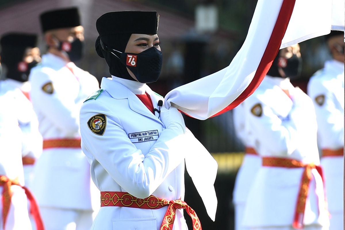 Pengibar bendera merah putih 2021