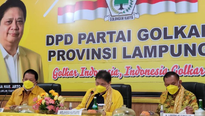 Airlangga Minta Kader Golkar Bantu Tangani Kasus COVID-19 di Lampung