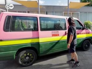 Angkot Nyasar ke Jerman dan Mobil Pilihan Taliban