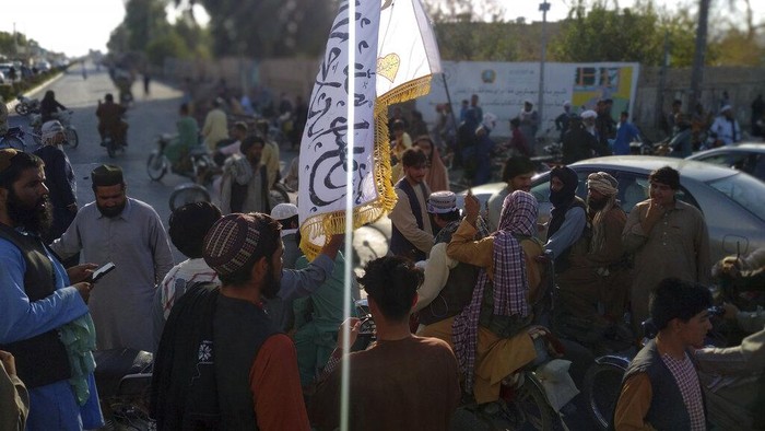 A Taliban flag flies in the main square of Kunduz city after fighting between Taliban and Afghan security forces, in Kunduz, Afghanistan, Sunday, Aug. 8, 2021. Taliban fighters Sunday took control of much of the capital of northern Afghanistans Kunduz province, including the governors office and police headquarters, a provincial council member said. (AP Photo/Abdullah Sahil)