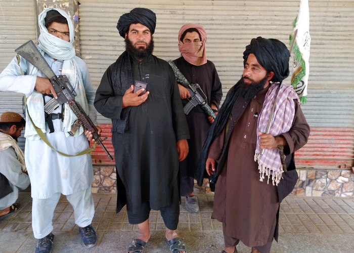 APTOPIX Afghanistan A Taliban flag flies in the main square of Kunduz city after fighting between Taliban and Afghan security forces, in Kunduz, Afghanistan, Sunday, Aug. 8, 2021. Taliban fighters Sunday took control of much of the capital of northern Afghanistan's Kunduz province, including the governor's office and police headquarters, a provincial council member said. (AP Photo/Abdullah Sahil)