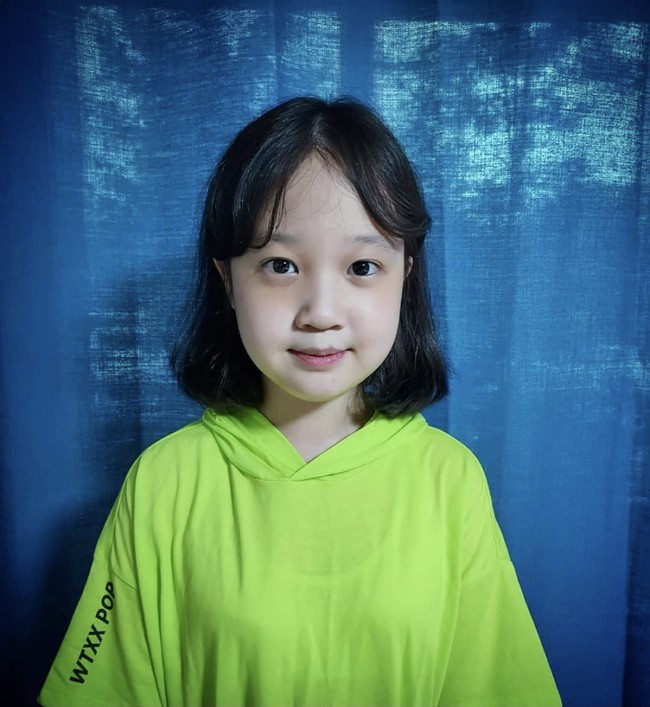 Kim Seol yang lahir pada 18 Maret 2011 telah memulai debut aktingnya di umur tiga tahun. Ia mencuri perhatian sebagai Jin Joo, adik dari Go Kyung Pyo dalam drama Korea Reply 1988. Kim Seol kemudian menjadi pemeran utama film Ayla: The Daughter of War. Foto: dok. Instagram snowgold.2011