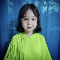 Kim Seol yang lahir pada 18 Maret 2011 telah memulai debut aktingnya di umur tiga tahun. Ia mencuri perhatian sebagai Jin Joo, adik dari Go Kyung Pyo dalam drama Korea Reply 1988. Kim Seol kemudian menjadi pemeran utama film Ayla: The Daughter of War. Foto: dok. Instagram snowgold.2011