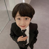 Seo Woo Jin adalah artis cilik kelahiran 23 Juli 2015. Ia mulai banyak dikenal saat memerankan karakter perempuan dalam drama Korea Hi Bye Mama. Baru-baru ini, Woo Jin menjadi perbincangan karena tingkah lucunya dalam variety show The Return of Superman. Foto: dok. Instagram _angel_elijah_