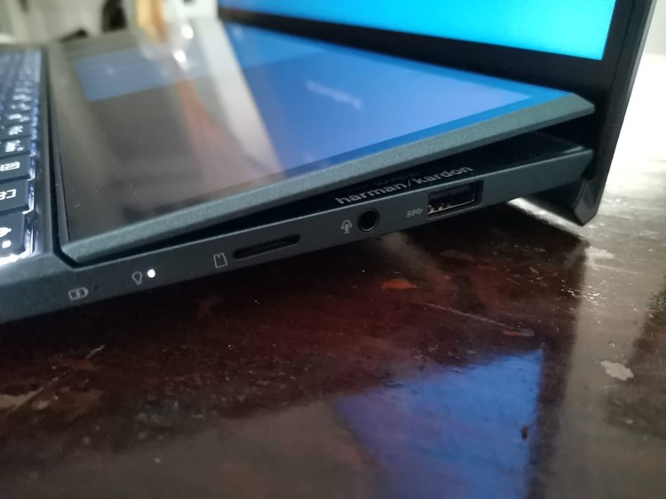 Asus ZenBook Duo 14 UX482 Asus ZenBook Duo 14 (UX482) bisa menjadi laptop yang tepat untuk kalian yang merupakan seorang content creator.