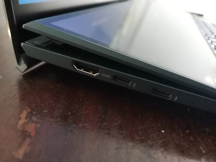 Asus ZenBook Duo 14 UX482 Asus ZenBook Duo 14 (UX482) bisa menjadi laptop yang tepat untuk kalian yang merupakan seorang content creator. detikINET pun sudah menjajal laptop ini beberapa minggu dan kami akan membagikan pengalaman review Asus ZenBook Duo 14 (UX482).
Laptop ini terbilang ciamik dari segi design dengan layar ganda (ScreenPad Plus) yang ada dan kini tampilannya lebih ramping. Asus ZenBook Duo 14 UX482 menggunakan Windows 10 Home sebagai operating system (OS) dan menggunakan prosesor Intel 11th Gen.
Langsung saja ke penjelasan lebih lanjut soal Asus ZenBook Duo 14 (UX482) di bawah ini:
