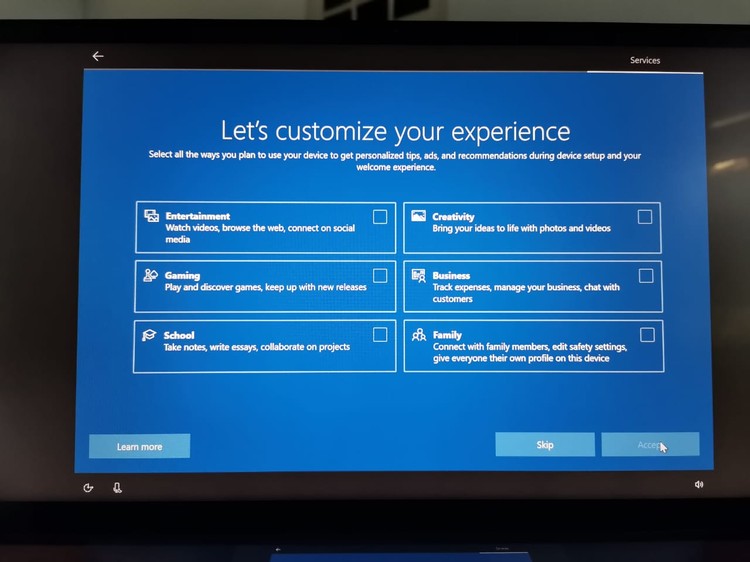 Asus ZenBook Duo 14 UX482 Asus ZenBook Duo 14 (UX482) bisa menjadi laptop yang tepat untuk kalian yang merupakan seorang content creator. detikINET pun sudah menjajal laptop ini beberapa minggu dan kami akan membagikan pengalaman review Asus ZenBook Duo 14 (UX482).
Laptop ini terbilang ciamik dari segi design dengan layar ganda (ScreenPad Plus) yang ada dan kini tampilannya lebih ramping. Asus ZenBook Duo 14 UX482 menggunakan Windows 10 Home sebagai operating system (OS) dan menggunakan prosesor Intel 11th Gen.
Langsung saja ke penjelasan lebih lanjut soal Asus ZenBook Duo 14 (UX482) di bawah ini: