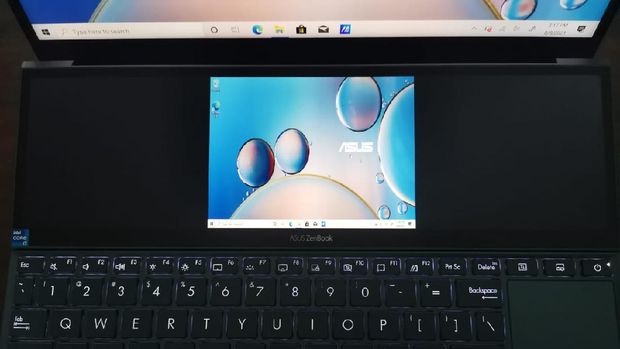 Asus ZenBook Duo 14 (UX482) bisa menjadi laptop yang tepat untuk kalian yang merupakan seorang content creator. detikINET pun sudah menjajal laptop ini beberapa minggu dan kami akan membagikan pengalaman review Asus ZenBook Duo 14 (UX482).Laptop ini terbilang ciamik dari segi design dengan layar ganda (ScreenPad Plus) yang ada dan kini tampilannya lebih ramping. Asus ZenBook Duo 14 UX482 menggunakan Windows 10 Home sebagai operating system (OS) dan menggunakan prosesor Intel 11th Gen.Langsung saja ke penjelasan lebih lanjut soal Asus ZenBook Duo 14 (UX482) di bawah ini:
