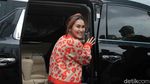 Ayu Ting Ting Happy Banget Dapat Bunga, Dari Siapa Tuh?