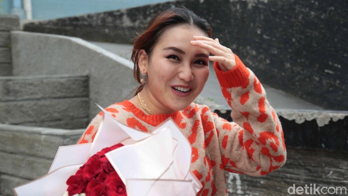 Ayu Ting Ting saat ditemui di kawasan Trans TV,