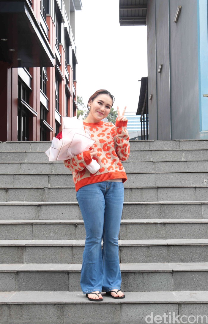 Ayu Ting Ting saat ditemui di kawasan Trans TV,