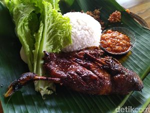 Maknyus! Bebek Bakar Balut Sambal yang Pedas Nampol Ada di 5 Tempat Ini