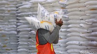 Beras ini akan didistribusikan kepada warga yang terdampak PPKM.