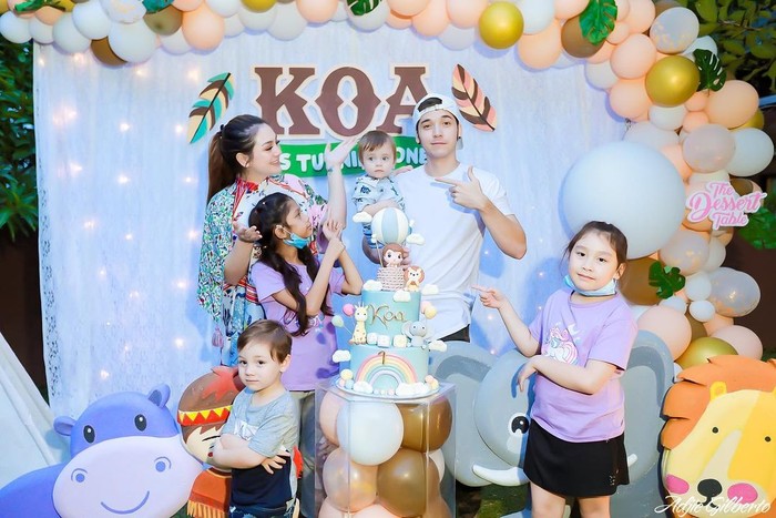 Celine Evangelista Keseruan Celine Evangelista Beri Kejutan Kue Ulang Tahun untuk Stefan William