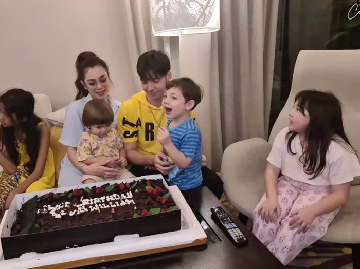 Keseruan Celine Evangelista Beri Kejutan Kue Ulang Tahun untuk Stefan William